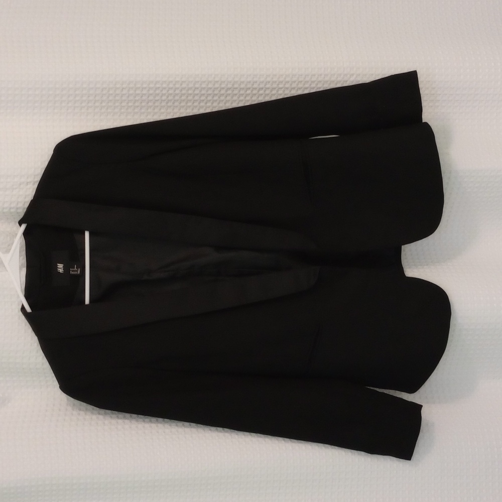 H+M - Chic + Classic Black Dinner Jacket / Blazer - Size: 12 (U.S.)